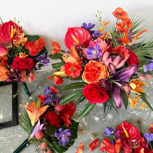 Lila und rote tropische Hochzeitsblumen, Lila tropische Blumensträuße, Rote tropische Blumen, Lila tropische Brautstrauß & Brautjungferstrauß