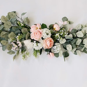 Blush roze en witte roos bloem swag, zijden bloem hangend decor, schildersezel bloem decor, ceremonie welkomstbord/menubord/zitplaats tabel bloem