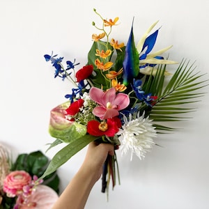 Tropische Strandhochzeitsblumen, Tropische Inselblumen, Blau-weißer Tropischer Brautstrauß und Brautjungferstrauß, Tropische Seidenblume