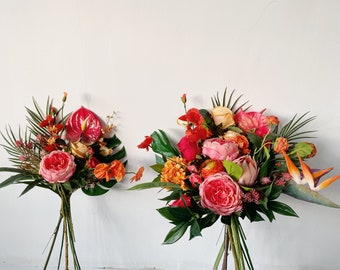 Tropische Hochzeitssträuße mit hellen Farben, Sommerhochzeit Braut Brautjungfer Blumensträuße, tropisches Thema Hochzeitsblumen, Protea Blumensträuße