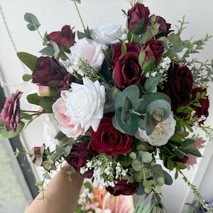 Burgunder und blush Hochzeitsstrauß, Hochzeitsblumen Burgund und Eukalyptus, Burgunder Brautstrauß Brautjungfer Strauß, künstlicher Burgunder Strauß