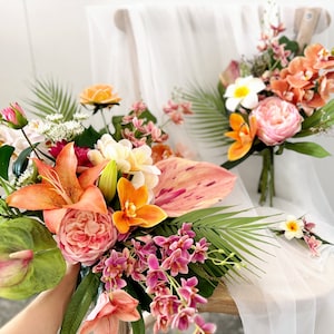 Tropische Pastell-Hochzeitsblumen, Tropischer Eiblumenstrauß, Plumeria-Bouquet, Hawaiianische Hochzeitsblume, Tropische Brautjungfer-Blumensträuße