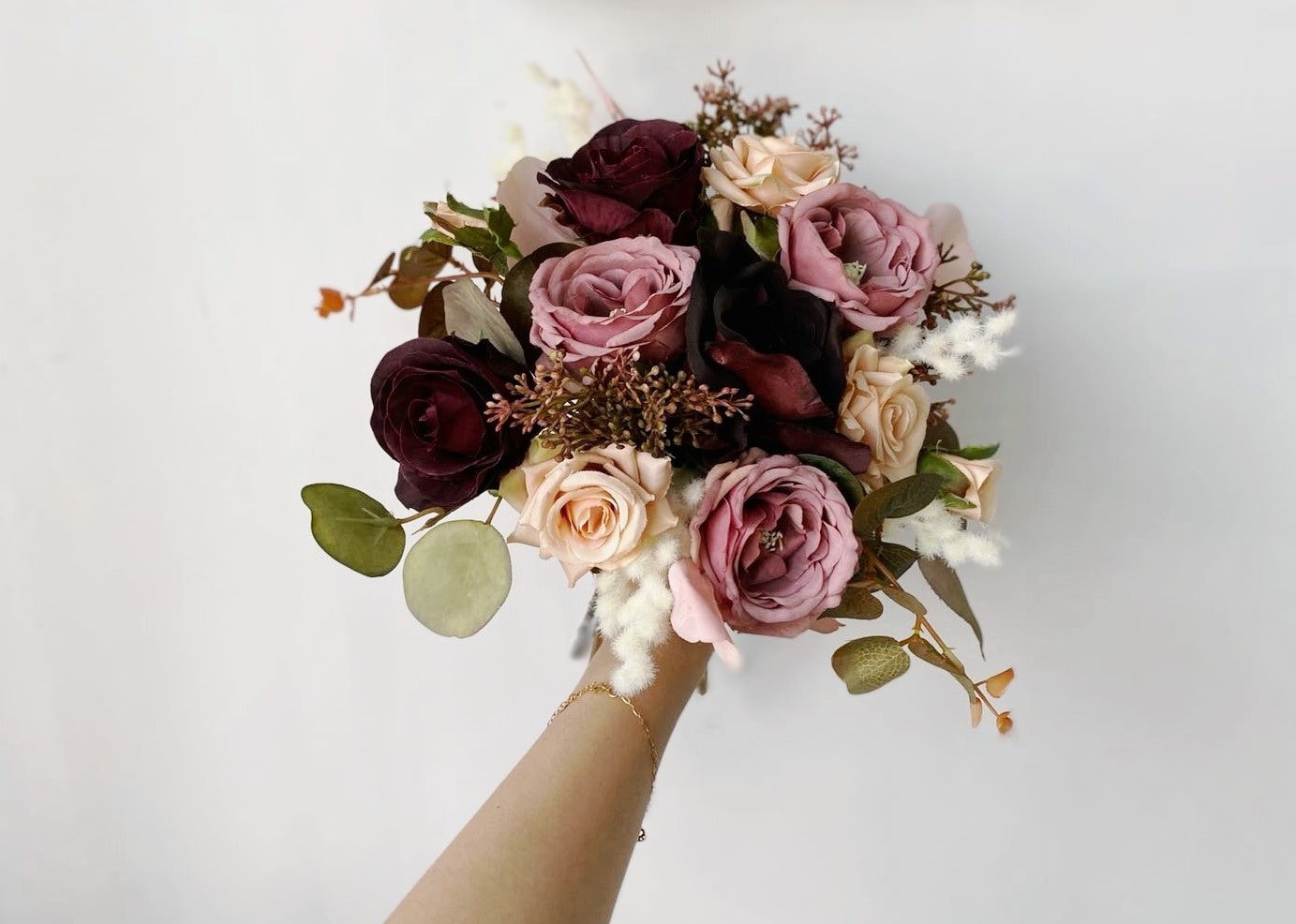 Ramo de rosas polvorientas, burdeos y champán, ramo de novia y dama de  honor para boda rústica de otoño, ramo de novia de rosas artificiales y  eucalipto - Etsy México, image size:1383x986