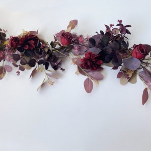 Ghirlanda di rose bordeaux e dalia di eucalipto, ghirlanda di fiori di seta per matrimonio rosso bordeaux, idee per matrimonio bordeaux, fiori da toeletta bordeaux