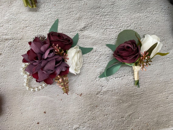 バーガンディ＆アイボリーホワイトのウェディングブーケ、秋の