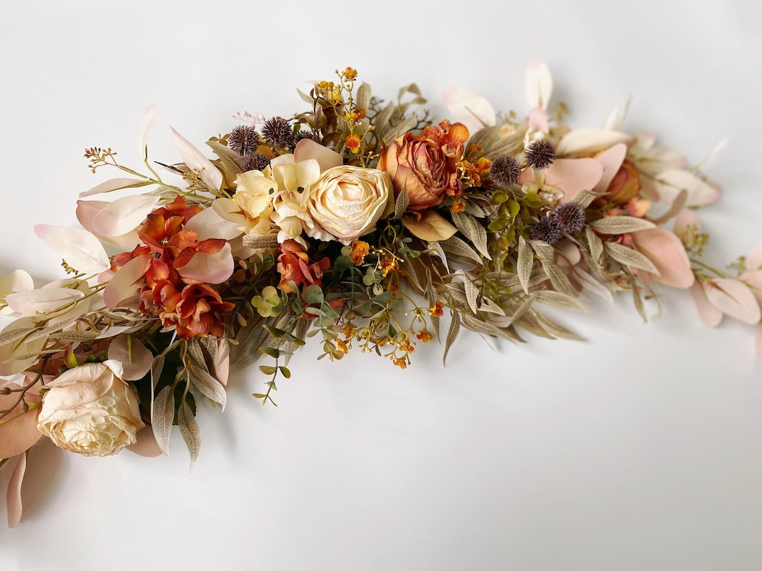 バーントオレンジとアイボリーのフラワースワッグ、秋の吊り花、秋の