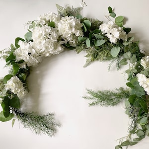 白いアジサイのシルクフラワーガーランド吊り下げ装飾、クリーミーな白いシルクフラワーガーランド、造花吊り下げ、アジサイのアーチフラワー