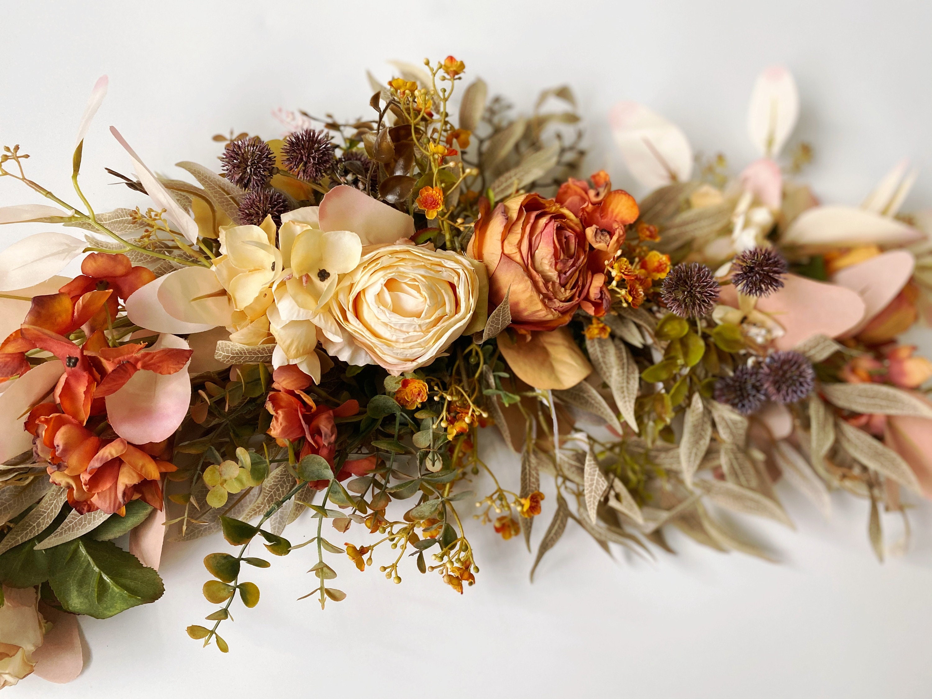 バーントオレンジとアイボリーのフラワースワッグ、秋の吊り花、秋の