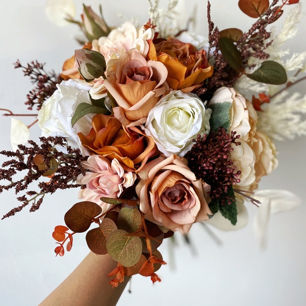 Ramo de otoño blanco naranja quemado y marfil, pequeño ramo de boda de otoño para novia o damas de honor, ramo de flores de seda de otoño, ramo rústico de otoño