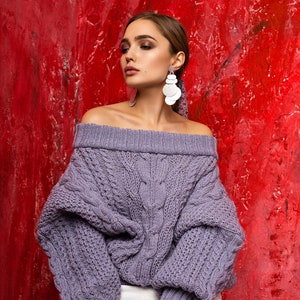 Slouchy sweaters off one shoulder 2025