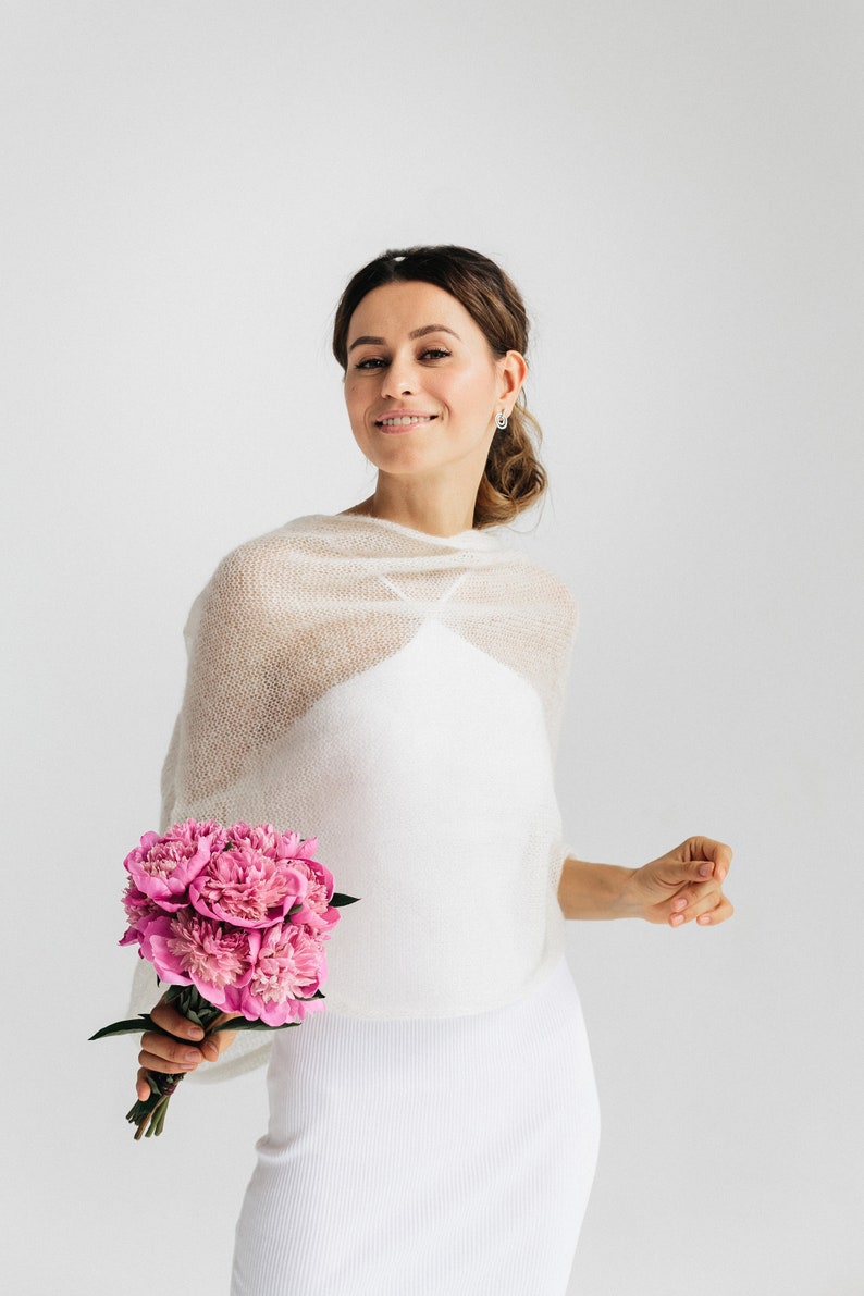 Witte bruiloft sjaal bruids haalt zijn schouders op witte mohair poncho witte cover-up kanten sjaal witte mohair cape witte bruiloft stal afbeelding 4