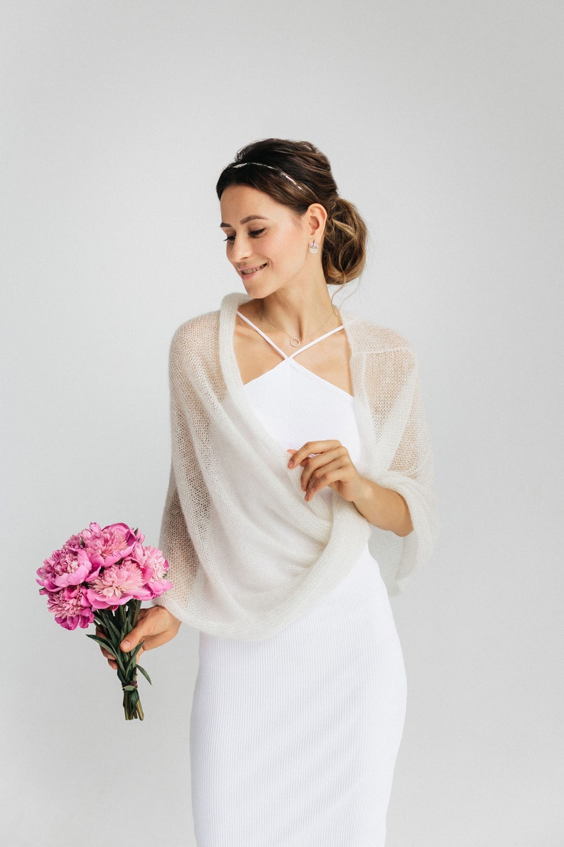 Witte bruiloft sjaal bruids haalt zijn schouders op witte mohair poncho witte cover-up kanten sjaal witte mohair cape witte bruiloft stal afbeelding 5