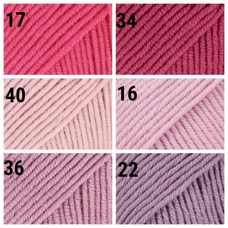 K&ouml;nnte beinhalten: Vier Quadrate aus Garn in verschiedenen Rosat&ouml;nen und Lila. Die Quadrate sind mit den Zahlen 17, 34, 40, 16, 36 und 22 beschriftet.
