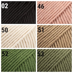 K&ouml;nnte beinhalten: Nahaufnahme von sechs Garnrollen in verschiedenen Farben: Schwarz, Rosa, Creme, Beige, Dunkelgr&uuml;n und Hellgr&uuml;n. Die Rollen sind mit den Nummern 02, 46, 50, 51, 52 und 53 gekennzeichnet.
