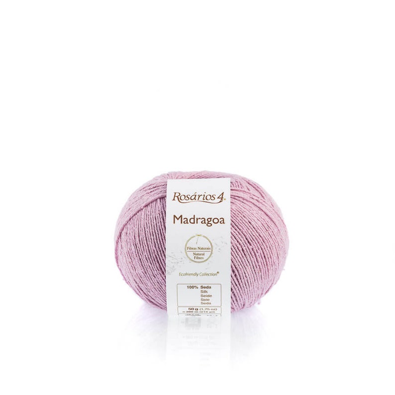 May include: A ball of pale pink yarn labeled "Ros&aacute;rios 4 Madragoa" with a tag that reads "100% Seda Silk,  Ecofriendly Collection, Fibras Naturais Natural Fibers".