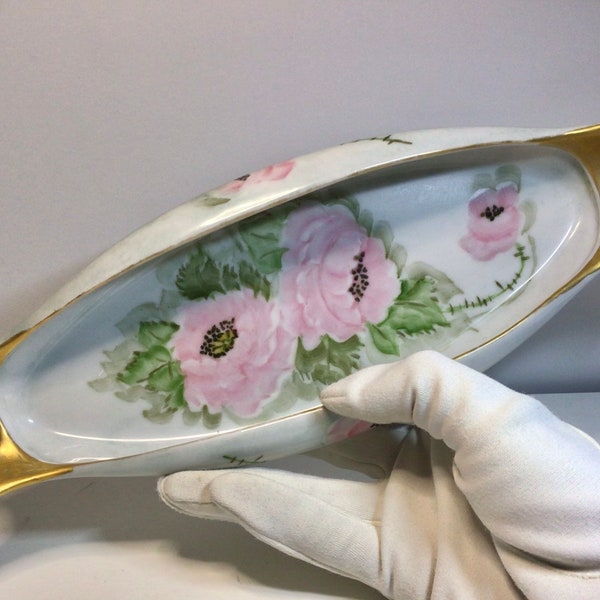 Vintage F. T. Moran hand painted ceramic pink poppy curved trinket dish with gold accents. Perfect for an entry table or nightstand.