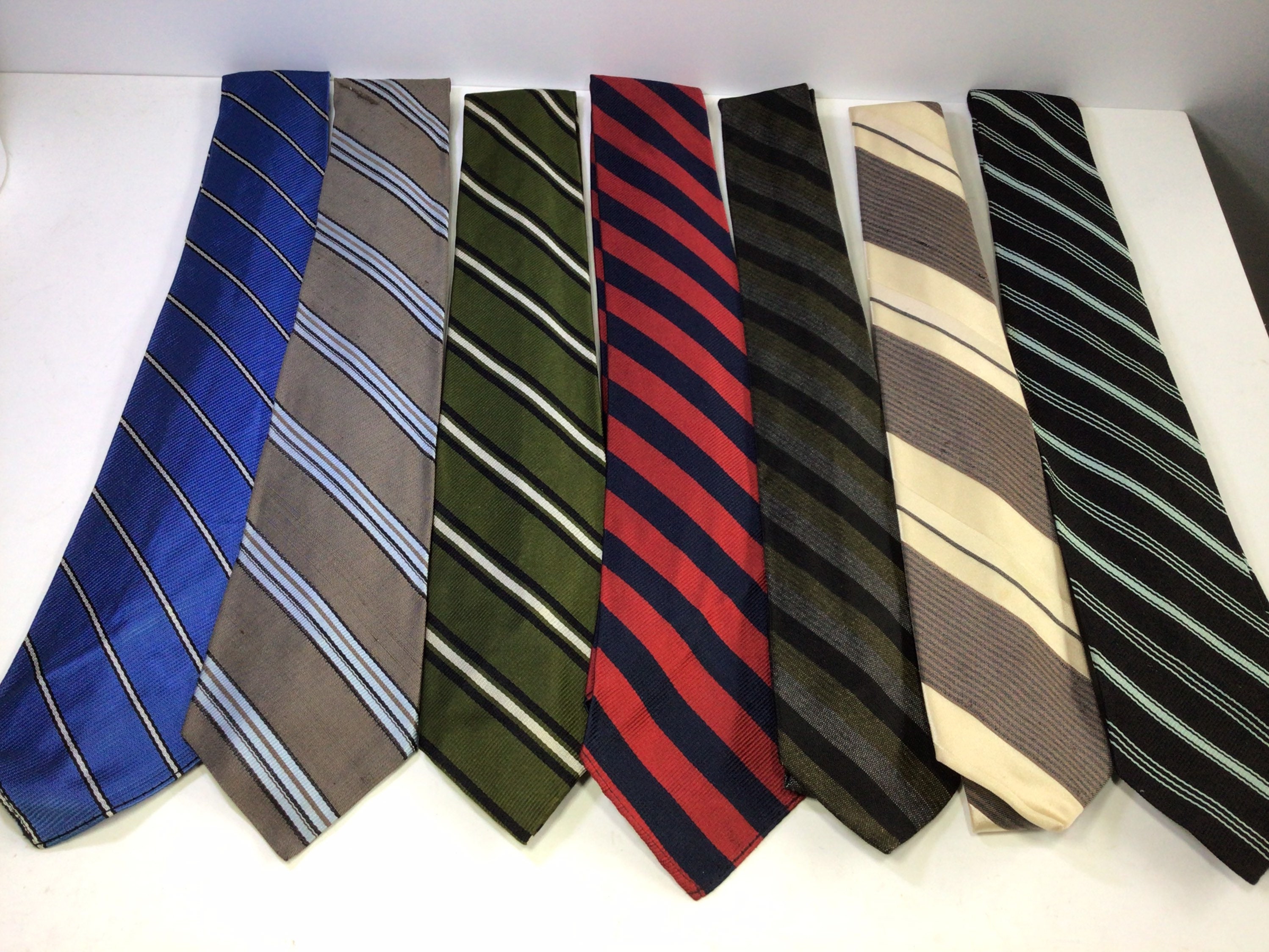 Preppy Slim Cut Striped Tie in Silk Wool Blend