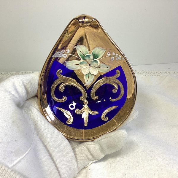 Hand painted 1950’s colbalt blue transparent glass dish with gold accents. Perfect trinket dish. High quality and excellent condition.