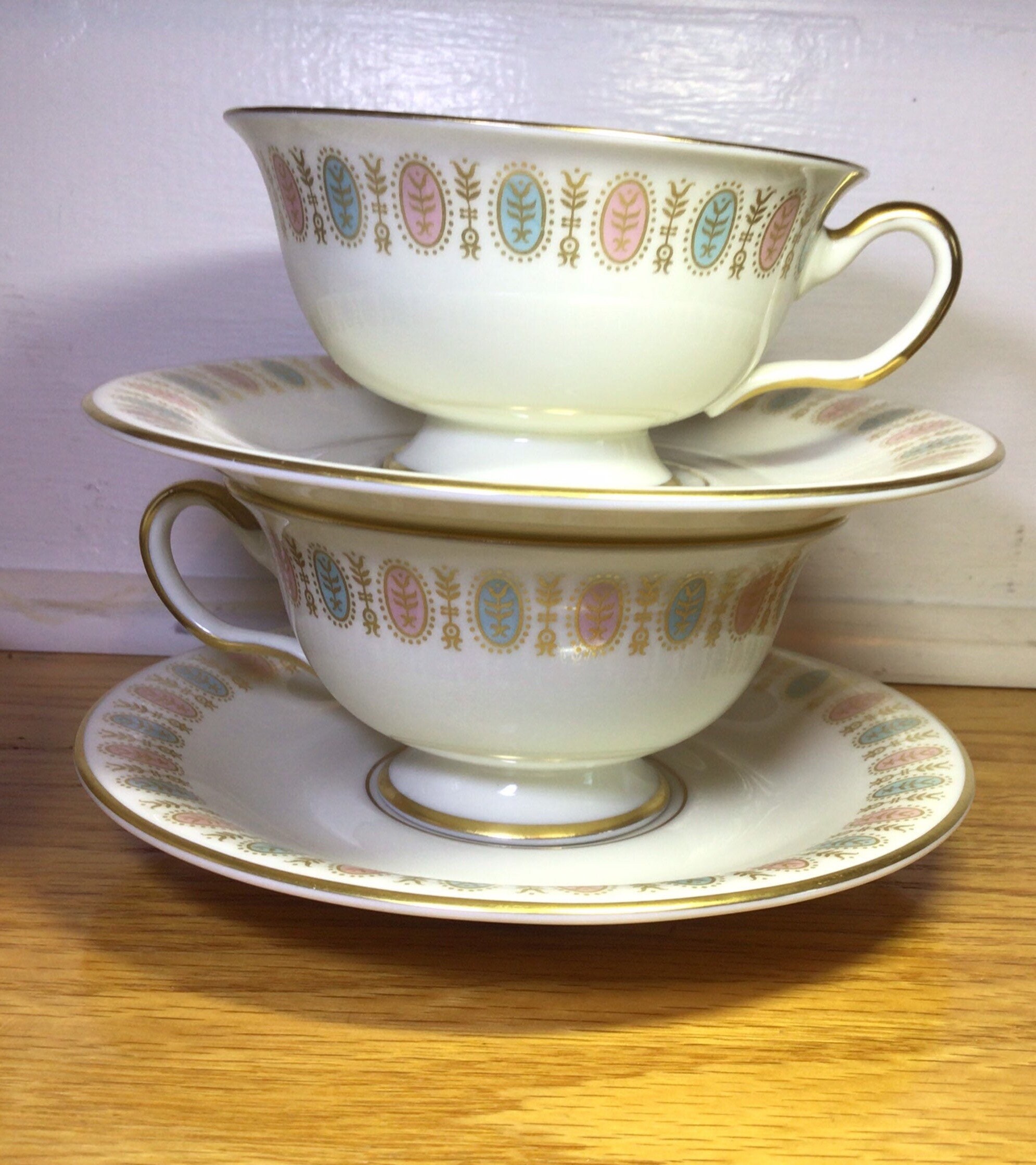 Large Assortment (over 60 Pieces) of Vintage Castleton China Lavalliere ...