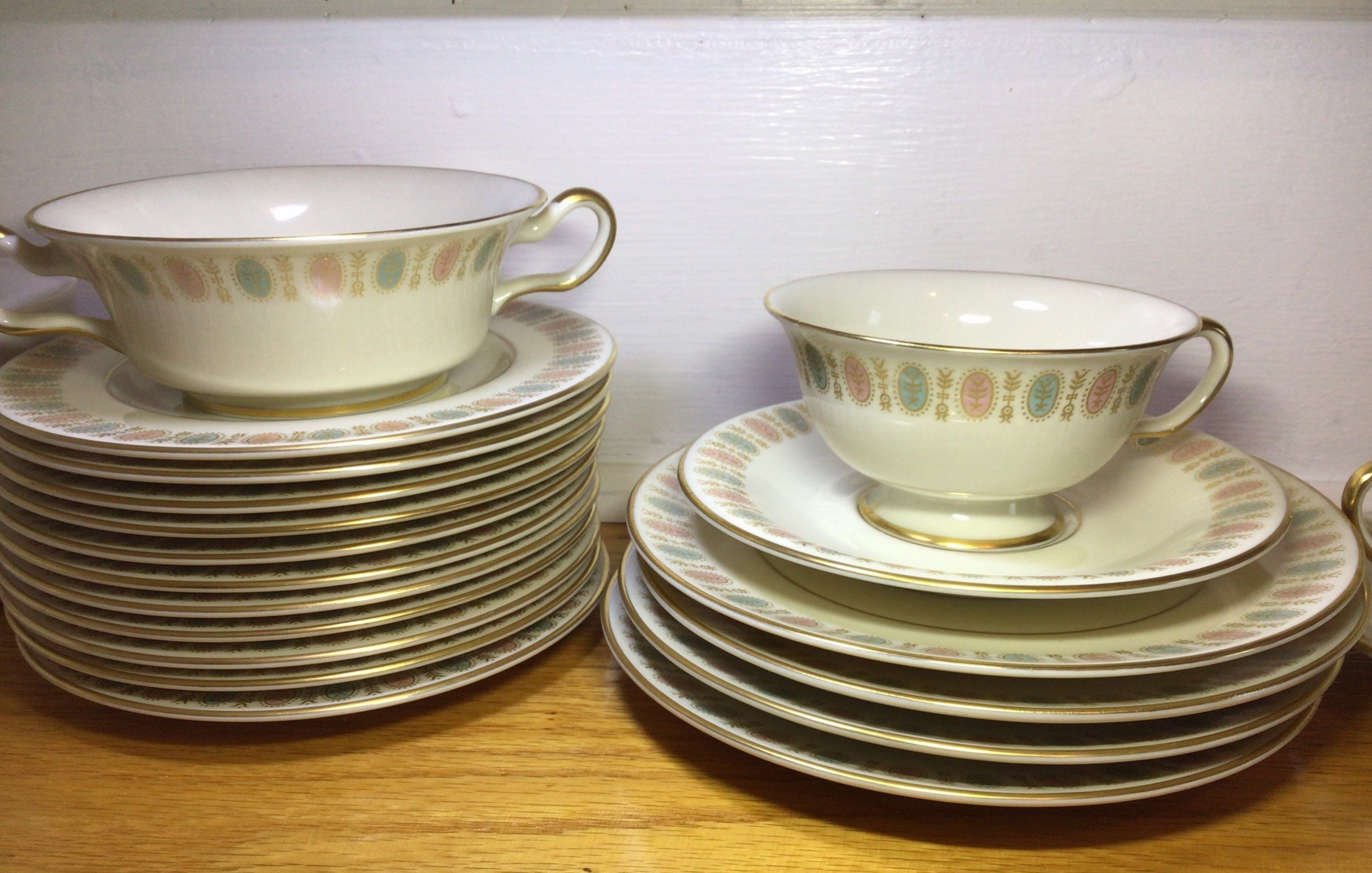 Large Assortment (over 60 Pieces) of Vintage Castleton China Lavalliere ...