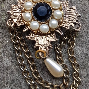 Gold regal pearl vintage brooch , retro brooch, gold brooch,  victorian pin , bexbrides , Christmas gift, vintage gift , vintage accessory
