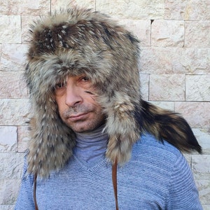 Finn raccoon fur trapper hat with tail