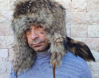 Finn raccoon fur trapper hat with tail