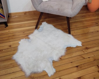 2 Toscani white pelts