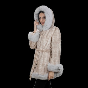 S / M / Cappotto in visone con cappuccio e cintura