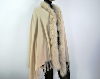 Beige shawl of viscose with beige fox trim