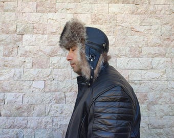 Pilot leather hat with raccoon fur