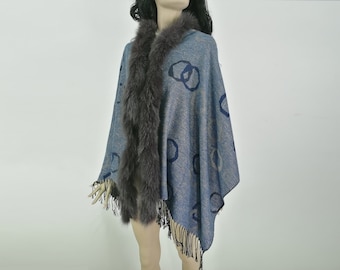 Shawl blue with fox trim