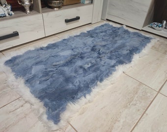 Light blue and white throw/carpet of toscani fur