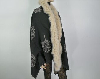 Double face viscose shawl with fox trim