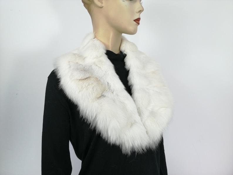 White fox collar