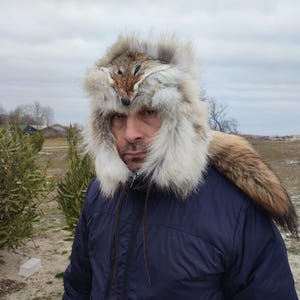 Cappello da cacciatore di pelliccia di coyote con coda e faccia/ WILD EDITION