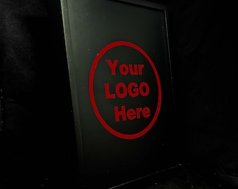 Cadre noir sur noir de 12 x 16 po. avec logo personnalisé