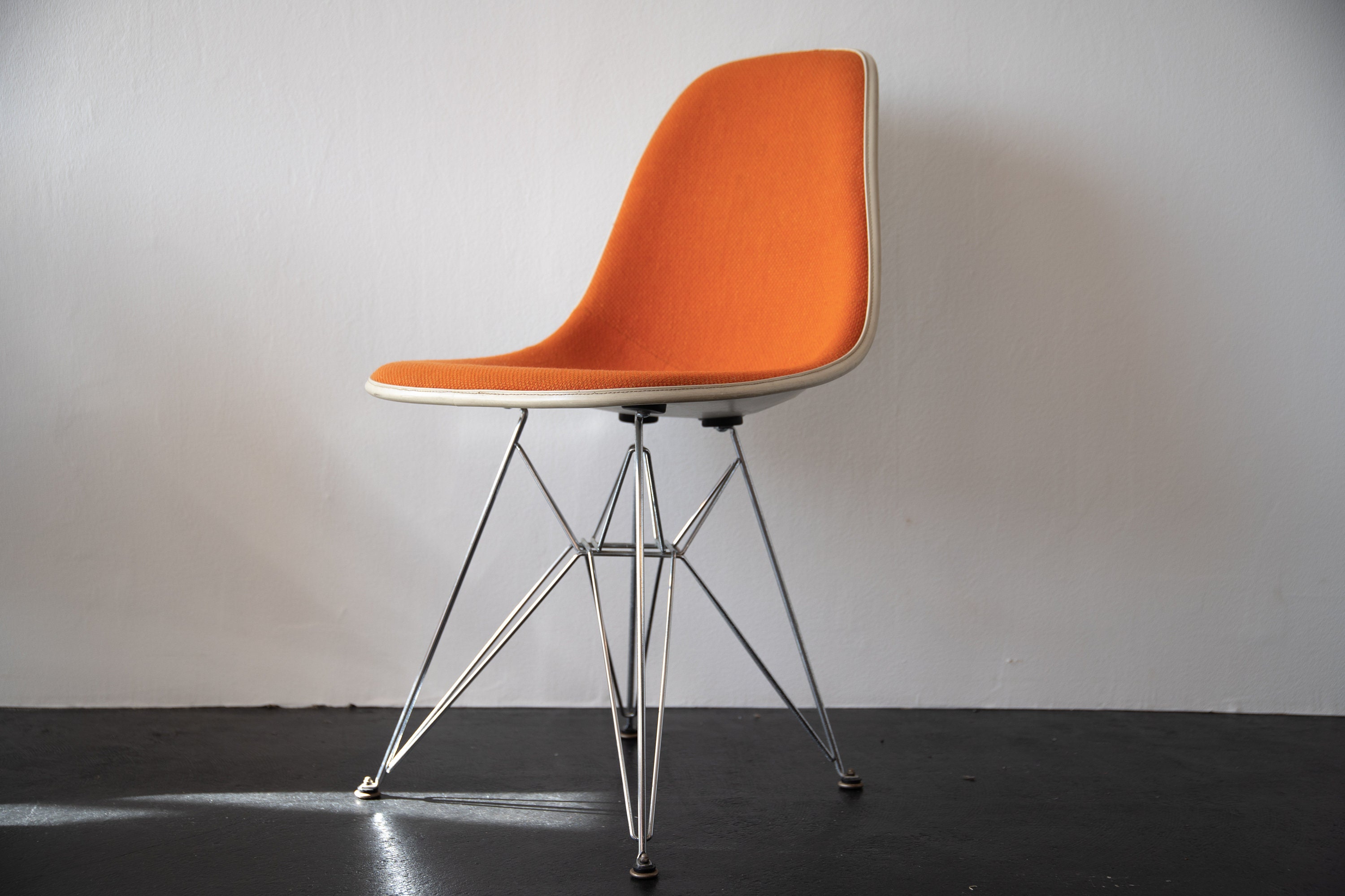 く*お様 Herman Miller Eames Shell Chair イーム Eames Shell Chair Family - Seating - Herman Miller