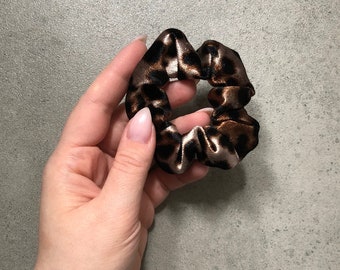 Mini velvet scrunchie with leopard pattern, mini velvet cable tie, mini velvet hair tie