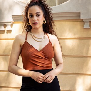 MIRA – Kopertowy top o kroju kopertowym