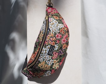 Bumbag mit Blumenmuster mit goldenem Metall Reißverschluss / Bauchtasche, Gürteltasche, Fanny Pack