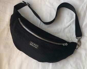 Bumbag Schwarz aus Cord mit silbernem Reißverschluss Bauchtasche