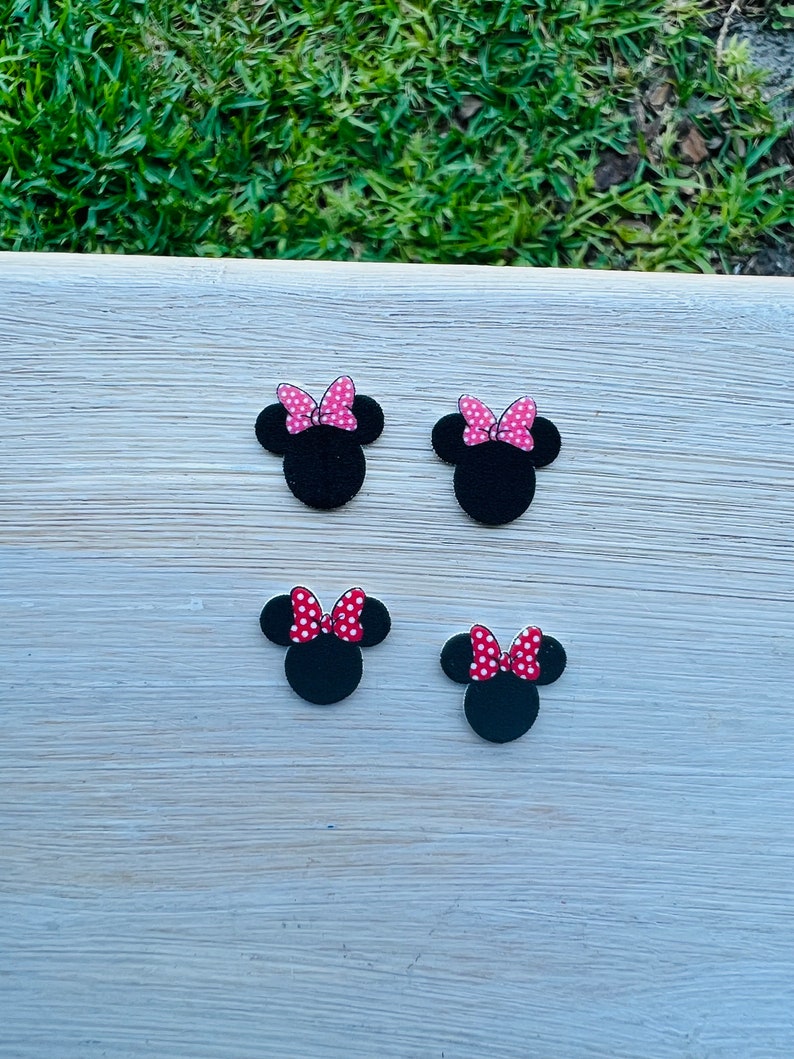 Classic Minnie Earrings: Disney Park Accessories, Handmade Acrylic Nickel Free Studs, Hypoallergenic bild 1