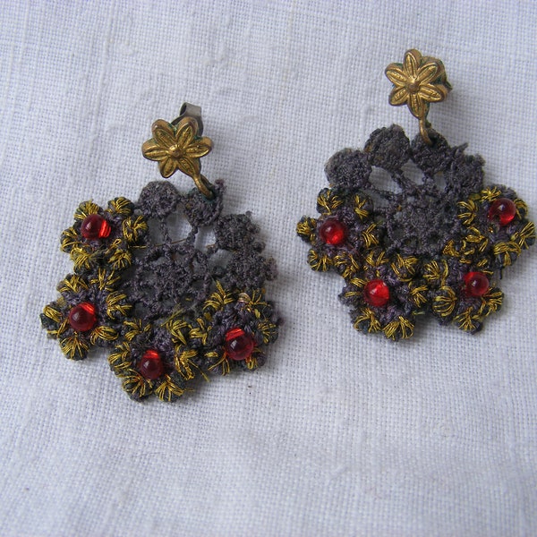 boucles d'oreille ,ombelles, de fêtes d'Hiver ,dentelle ,perlée, grise