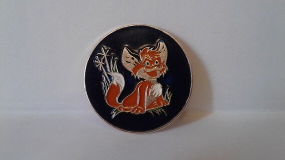 Pin. Small fox. Collectible badge. Soviet badge of