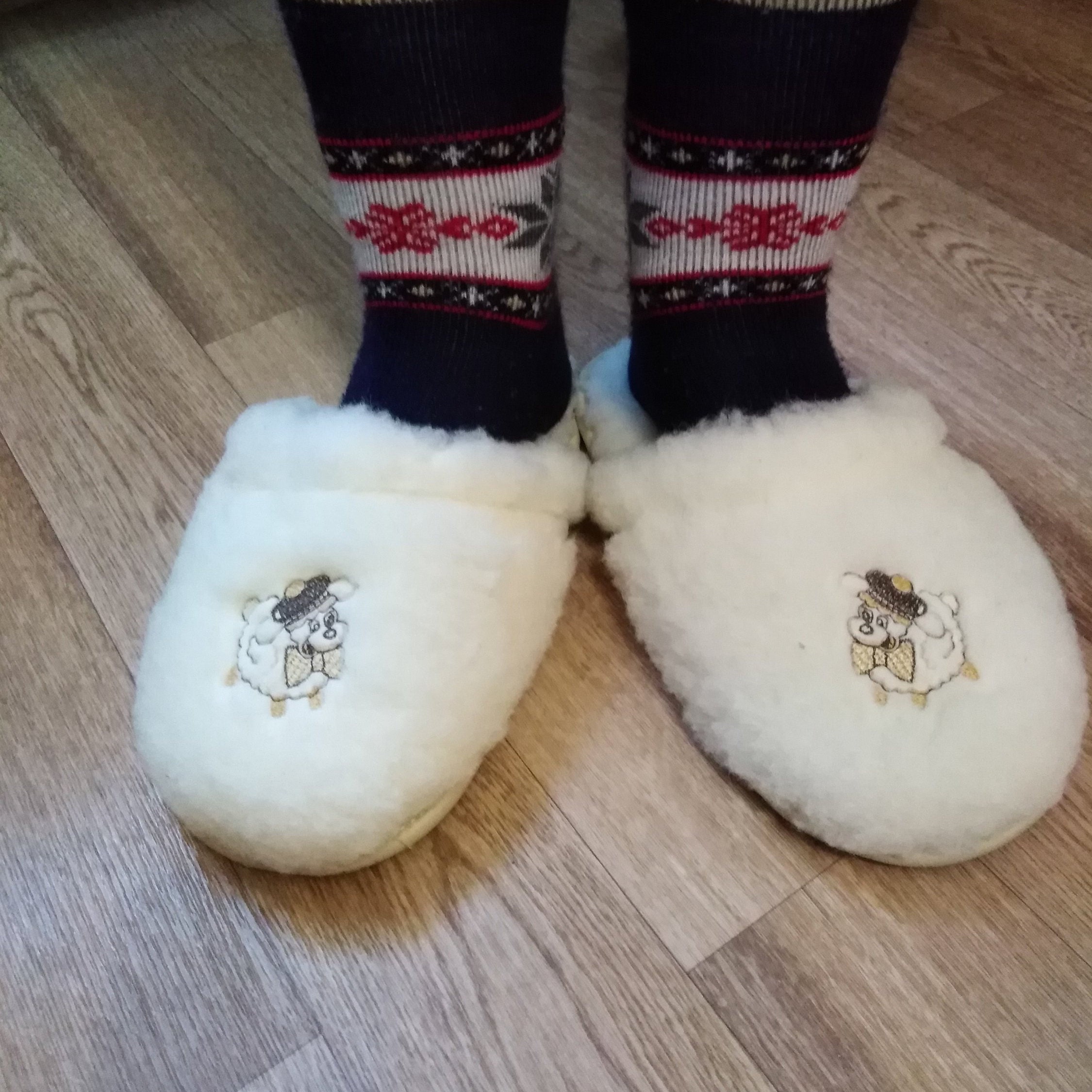 slippers with fur inside