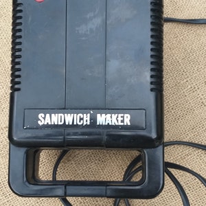 Äldre smörgåsmaskin modell HKS-3803