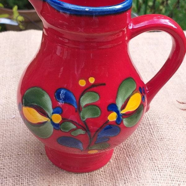 Keramikkrug rot mit bunten Blüten handbemalt