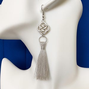Örhängen i sterlingsilver med tofsar: Boho-hängen i sidentråd
