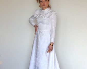 1970s lace wedding dress / rustic wedding dress / vintage boho wedding dress / train bride dress